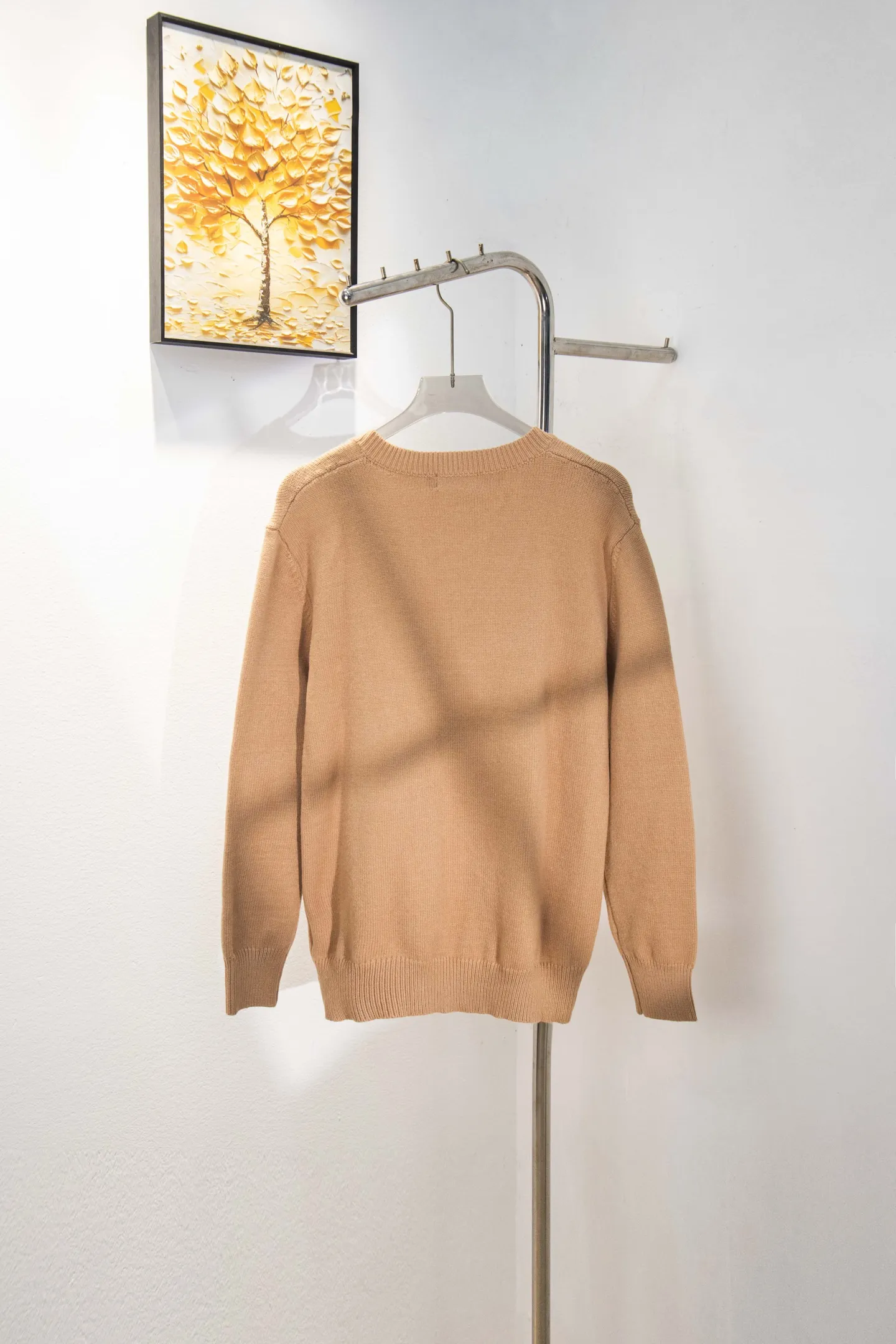 P210 Style number: Y197 Ralph Lauren men's crew neck sweater men's hemp flower original collar sweater. The version is really good-looking. It can be worn alone or as a jacket to be worn inside or outside. The upper body shows personal fashion charm. Four colors are available. The same style for men and women. A must-see item for new summer products. Tag, hanging grain, washed, packaging bag, full set of accessories. Very good appearance. Super exquisite workmanship. Size: S-XL